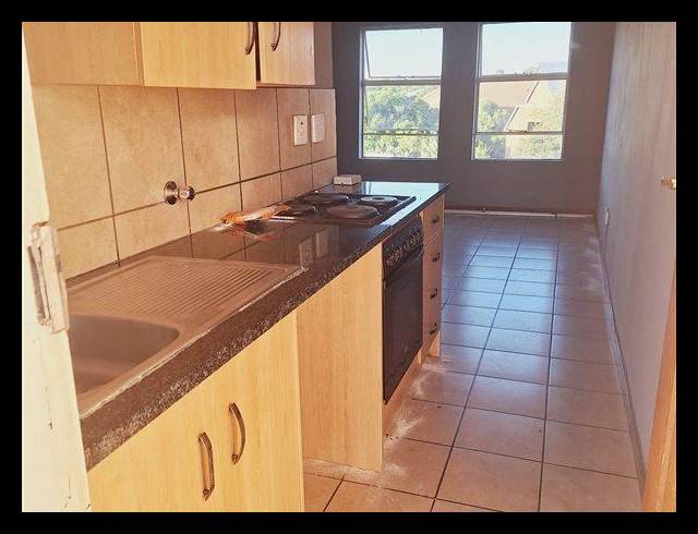 2 BEDROOM APARTMENT FOR SALE IN KEMPTON PARK CENTRAL